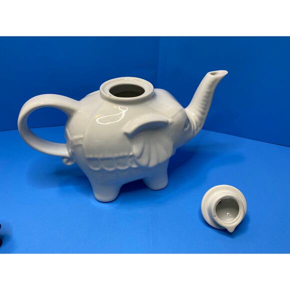White Porcelain Elephant Teapot, Cordon Bleu, Collectible, Good Luck Decor - Picture 5 of 8